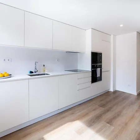 Lusiadas 53 2ºd - Beautiful Two-bedroom Apartment Lisbon