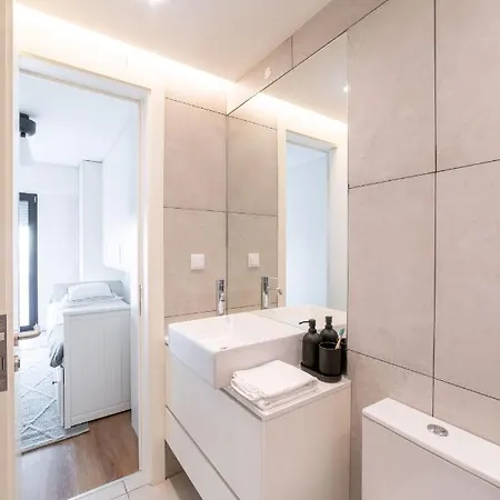 Lusiadas 53 2ºd - Beautiful Two-bedroom