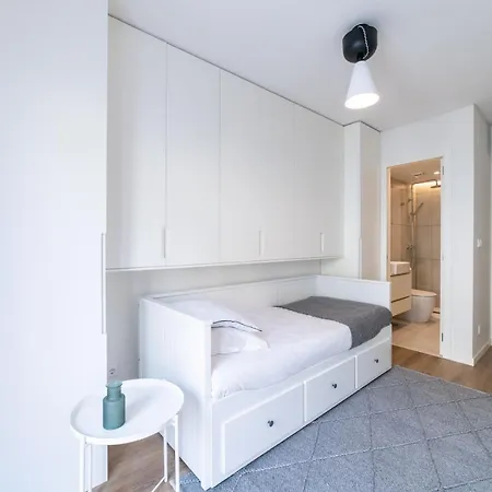 Lusiadas 53 2ºd - Beautiful Two-bedroom Appartement *