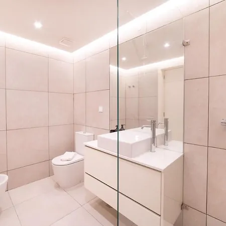 Lusiadas 53 2ºd - Beautiful Two-bedroom *